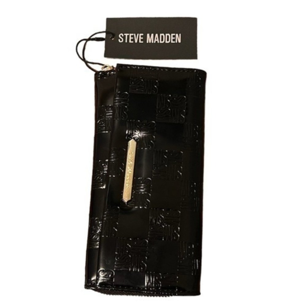 Steve Madden - Logo Wallet, Black Patent Leather finish. NWT Firm!